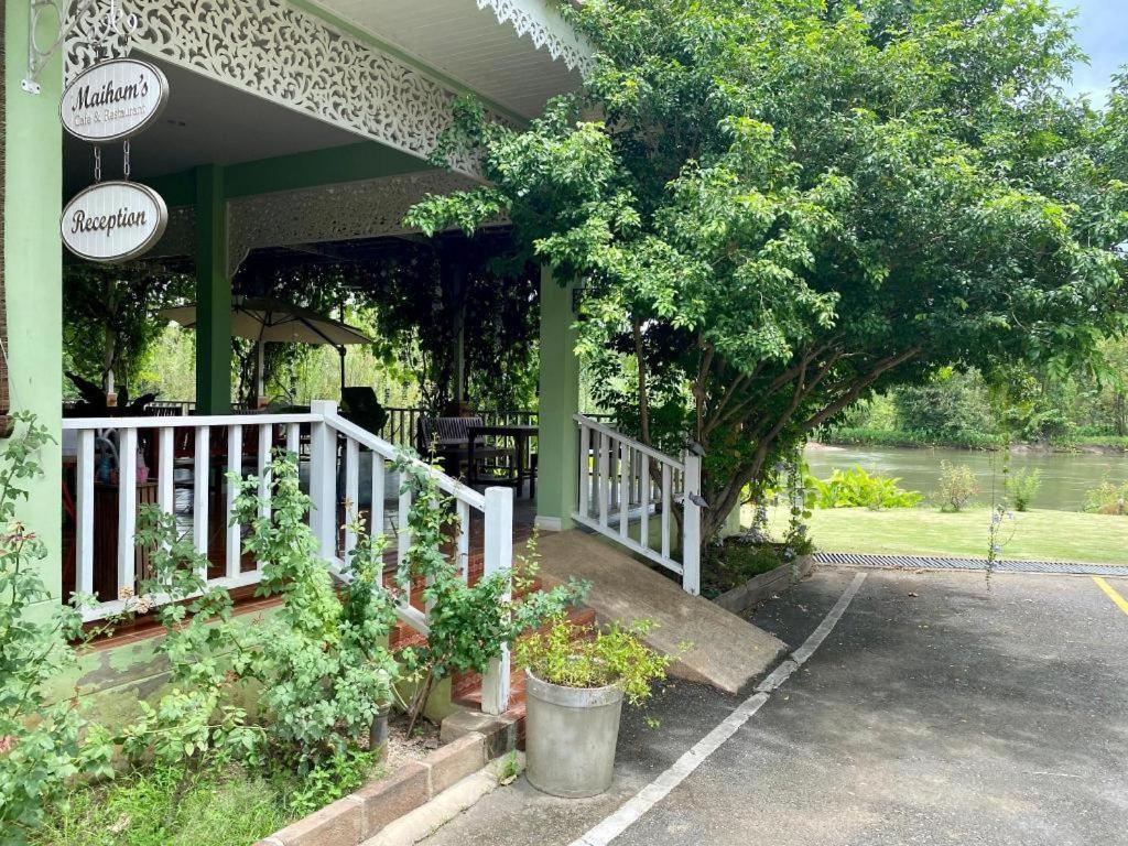 Ruen Maihom Riverside Cottage Kanchanaburi Esterno foto