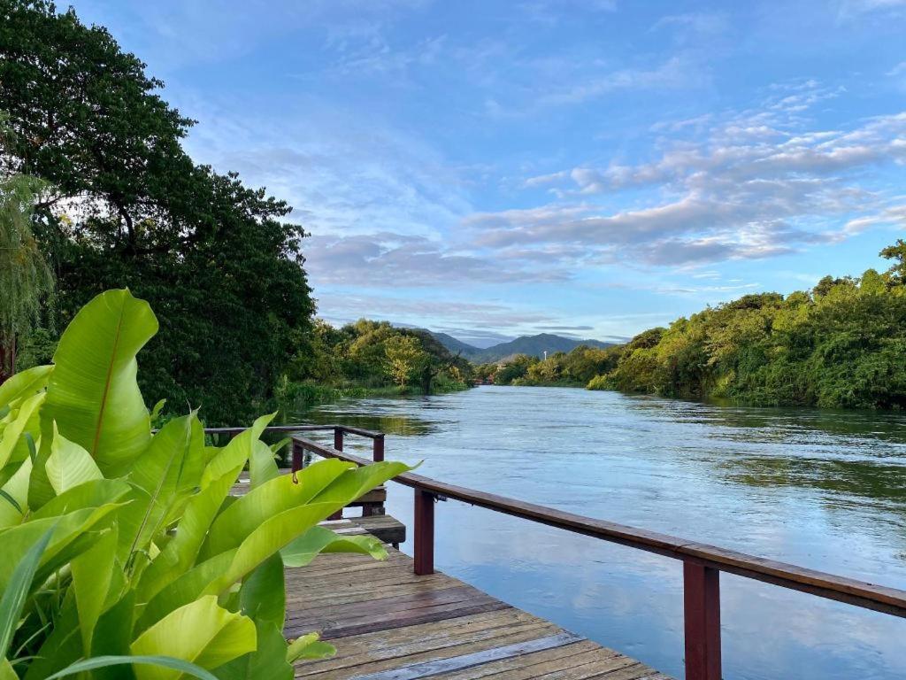 Ruen Maihom Riverside Cottage Kanchanaburi Esterno foto