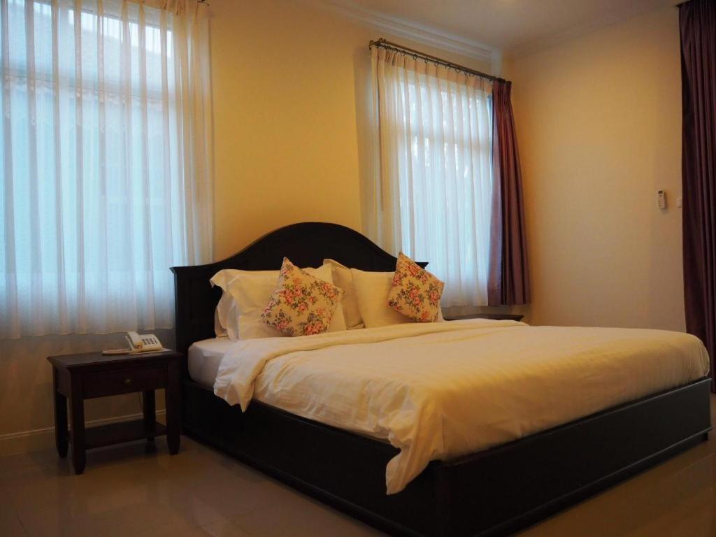 Ruen Maihom Riverside Cottage Kanchanaburi Esterno foto
