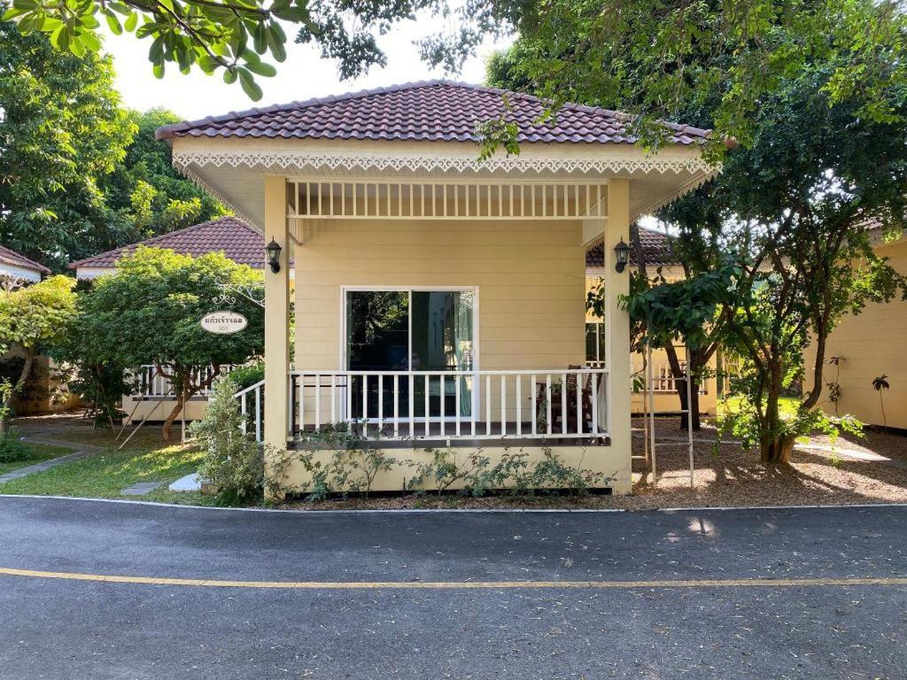 Ruen Maihom Riverside Cottage Kanchanaburi Esterno foto