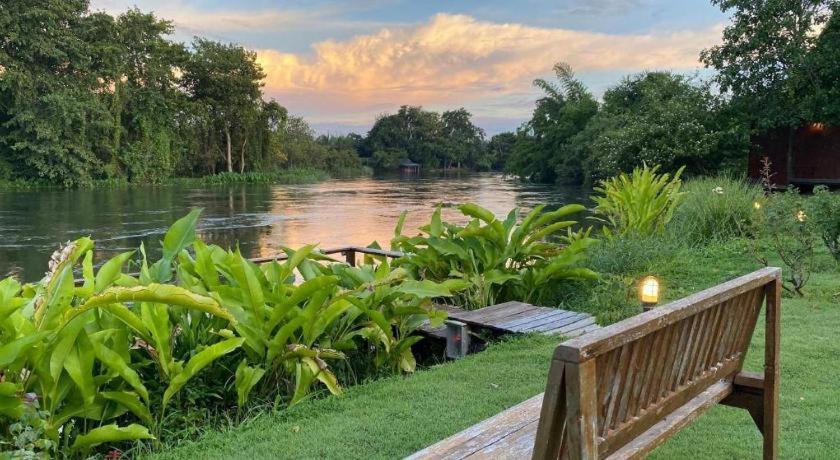 Ruen Maihom Riverside Cottage Kanchanaburi Esterno foto